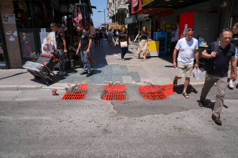 Elektrik Faciasının Olduğu Sokakta Mazgallar Kırmızıya Boyandı - Fotoğraf: 5